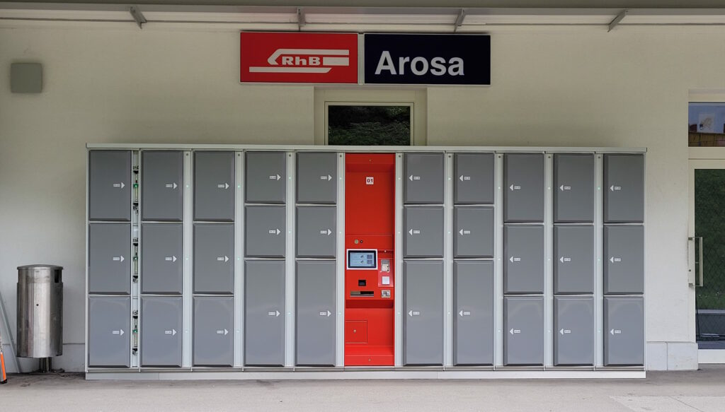 Neue Schliessfachanlage am RhB-Bahnhof Arosa